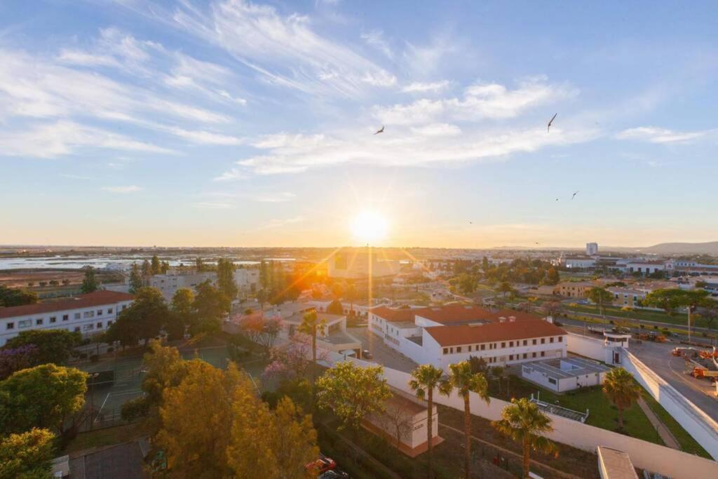 Sunset Entre A Ria E O Teatro Daire FAO Dış mekan fotoğraf